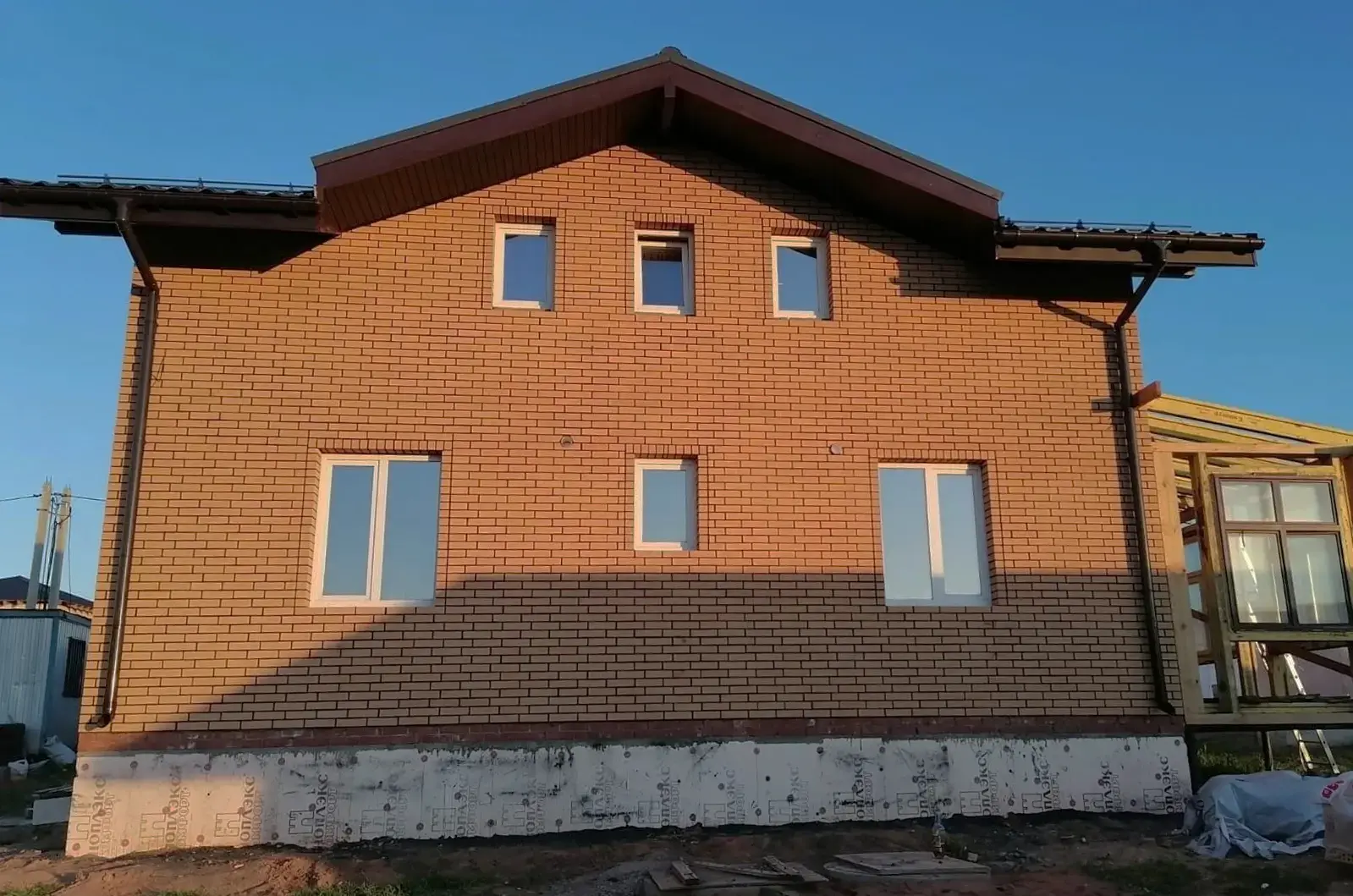 Двухэтажный кирпичный коттедж в п.Знаменский, сдан в мае 2023 года